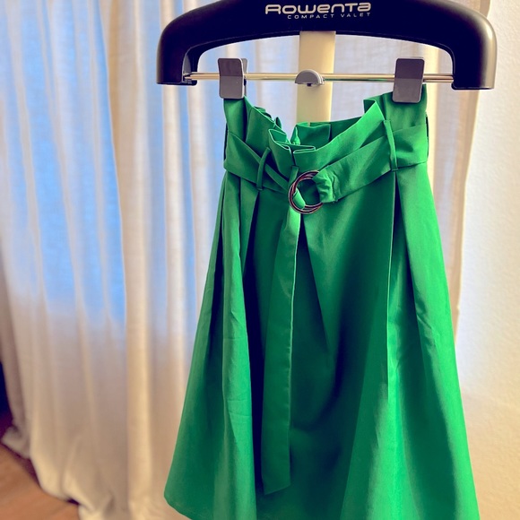 Perfect for spring and summer!! Gold belt. Retro feel. Size small. - Picture 3 of 3